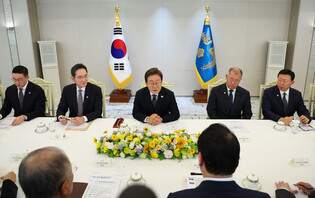 Lee meets with biz leaders