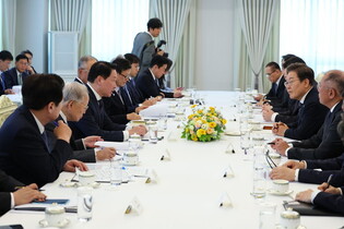 Lee meets with biz leaders