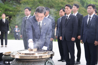 New ruling party whip honors war dead