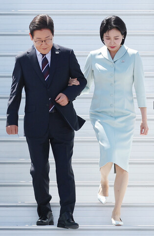 Lee arrives in Canada to attend G7 summit