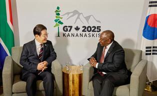 Leaders of S. Korea, S. Africa meet