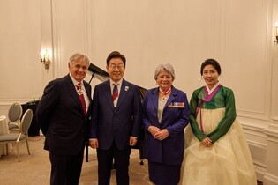 Lee attends G7 reception for world leaders