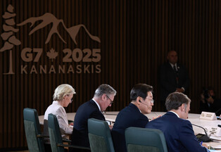 Lee attends expanded meeting of G7 summit
