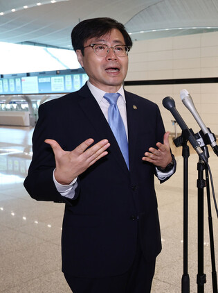 Trade minister heads to U.S.