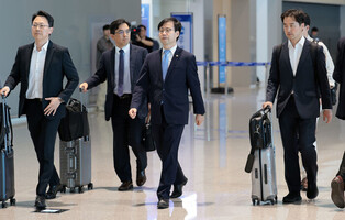 Trade minister departs for U.S.