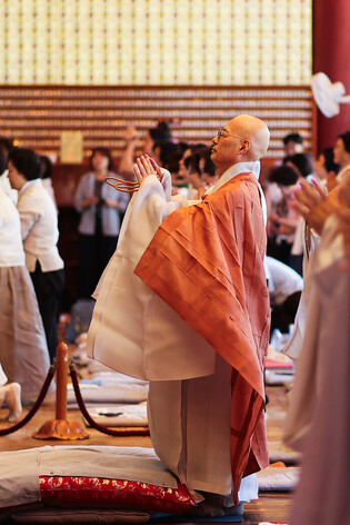 Largest Buddhist sect's leader