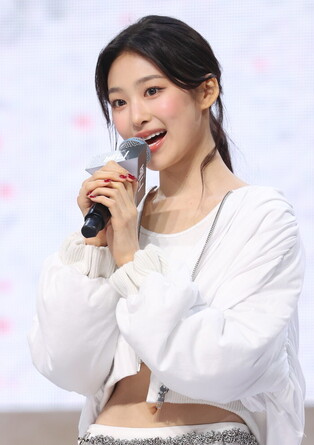 S. Korean girl group Baby DONT Cry