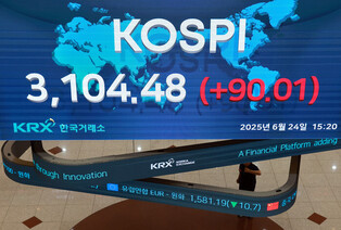 KOSPI rises above 3,100-pt line