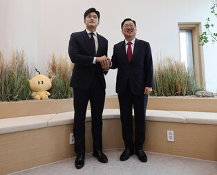 PPP's interim leader meets Daejeon mayor