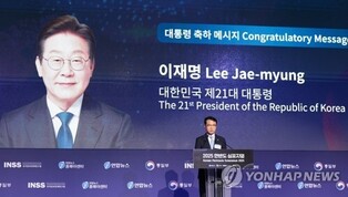 Lee vows to turn global crises into opportunities to maximize national interest