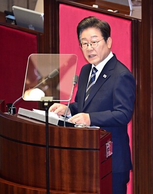 Lee's policy speech at parliament