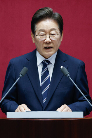 Lee's policy speech at parliament