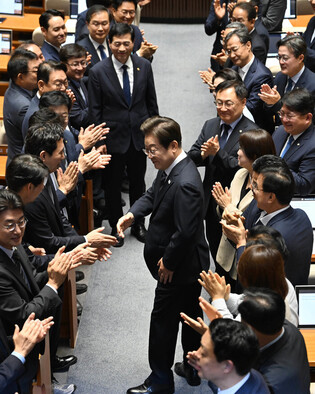 Lee's policy speech at parliament