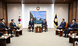 Lee's policy speech at parliament