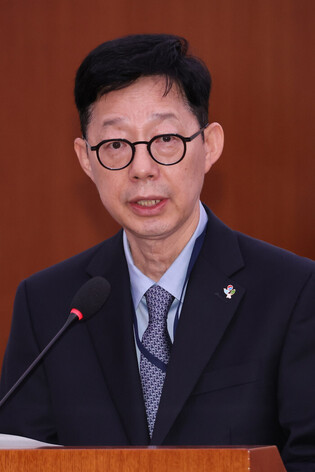 1st vice foreign minister at parliamentary session