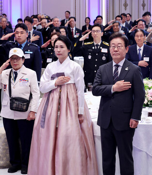 Lee meets war veterans