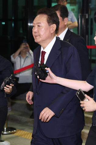 Yoon questioned by special counsel team