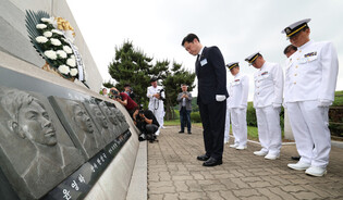 Remembering fallen sailors