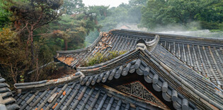 Fire erupts at building inside Joseon-era garden