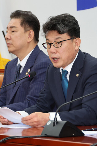 Ruling party's top policymaker