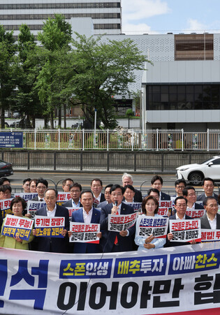 Rally against PM nominee