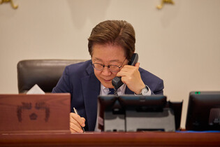 Lee holds phone talks with UAE president