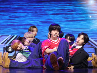 S. Korean boy group AHOF