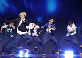 S. Korean boy group AHOF