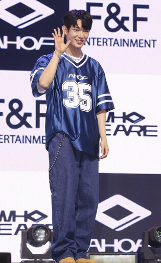 S. Korean boy group AHOF