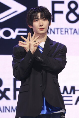 S. Korean boy group AHOF