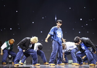 S. Korean boy group AHOF