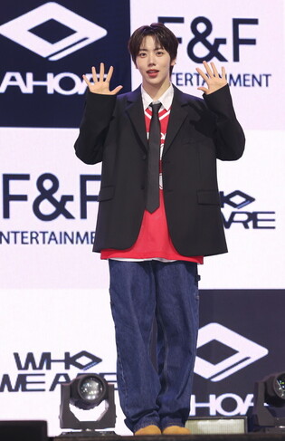 S. Korean boy group AHOF