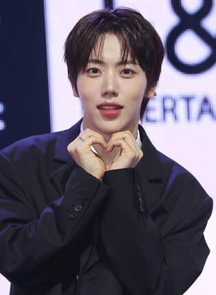 S. Korean boy group AHOF