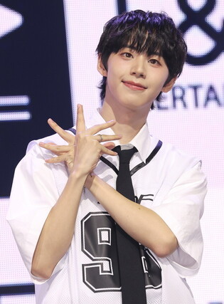 S. Korean boy group AHOF
