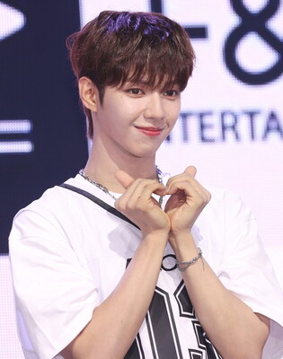 S. Korean boy group AHOF