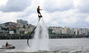 Flyboarding in Seoul