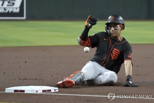 3안타 친 이정후 "최근에 안 좋았는데…동료들이 자신감 심어줘"