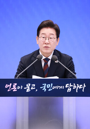 Lee's press conference marking 1st month since taking office