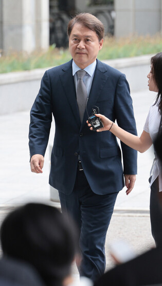 Ex-presidential aide grilled over Yoon's insurrection charges
