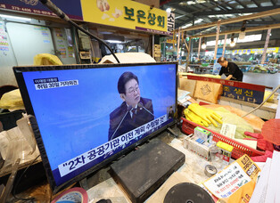 Lee's press conference marking 1st month since taking office