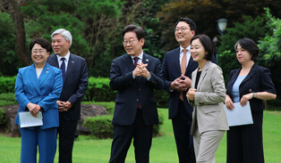 Lee meets with leaders of 5 minor political parties