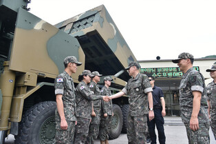 Top military officer inspects rocket artillery unit