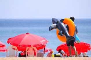 강원 동해안에 피서객 인산인해…북강릉 36.7도까지 치솟아