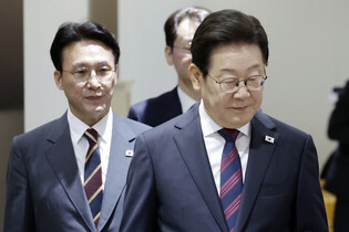 Lee, new PM arrive for Cabinet meeting