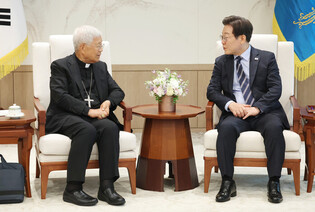 Lee meets Cardinal You Heung-sik