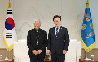 Lee meets Cardinal You Heung-sik