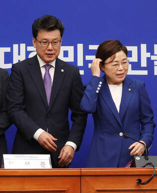 Top policymakers of ruling, opposition parties