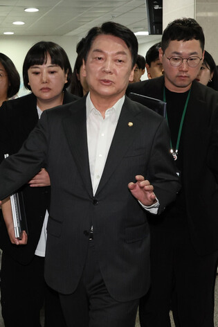 Ahn Cheol-soo resigns as PPP innovation committee chair