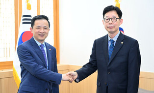 1st vice foreign minister meets Chinese envoy