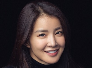 Lee Si-young says she is pregnant with second child using frozen embryo from ex-husband